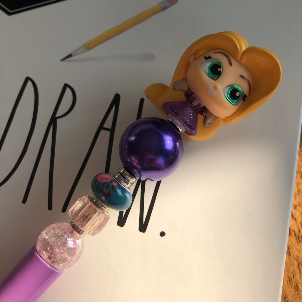 Disney Doorables: Tangled: Repunzel with long hair handmade beaded pen